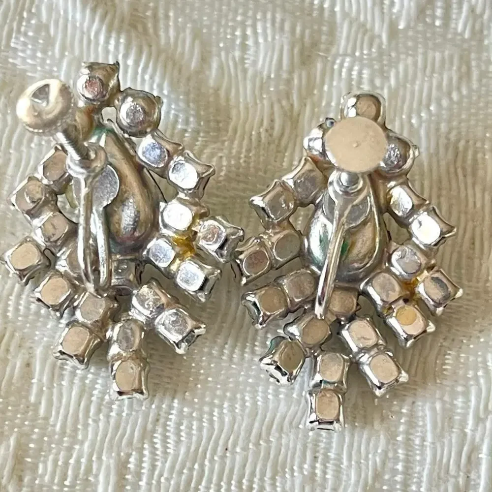 1.25” Screw Back 1950s Teardrop Cluster Crystal Rhinestone Earrings Silver Metal